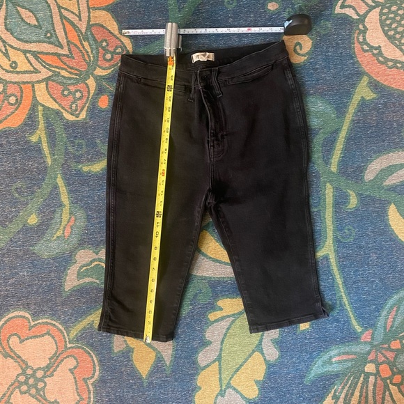 Madewell Capri Jeans 
Excellent condition. Offers welcomed:) - Picture 4 of 8